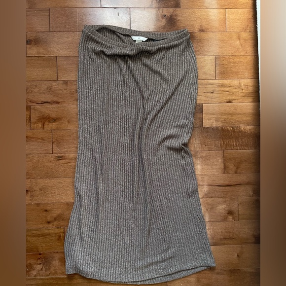 H&M Ribbed Maxi Skirt Sz Medium - Picture 2 of 3